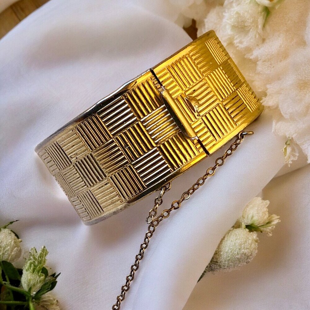 Coro Vintage Hinged Bracelet Gold Tone Basket Weave Signed FLAW - Picture 3 of 12